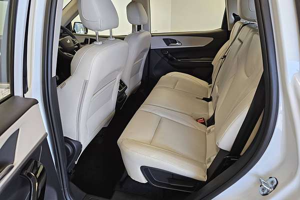 2024 Mahindra XUV700 AX7L