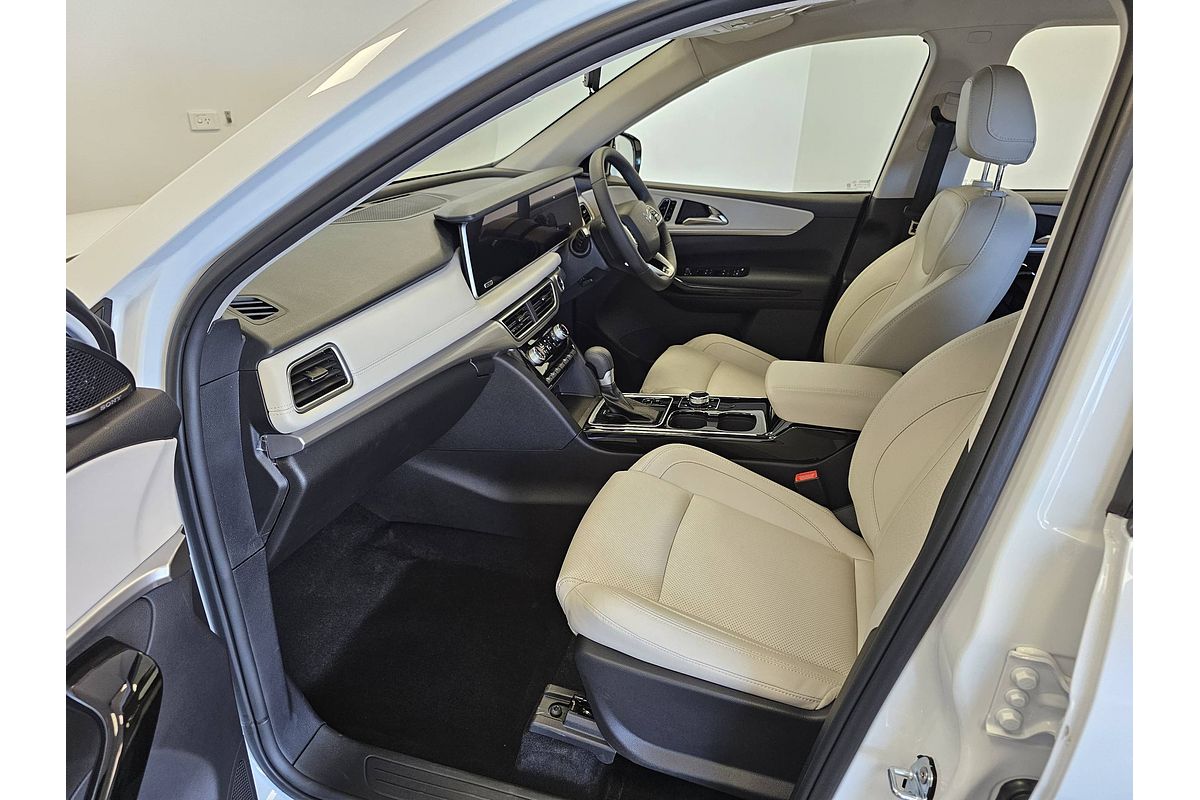 2024 Mahindra XUV700 AX7L
