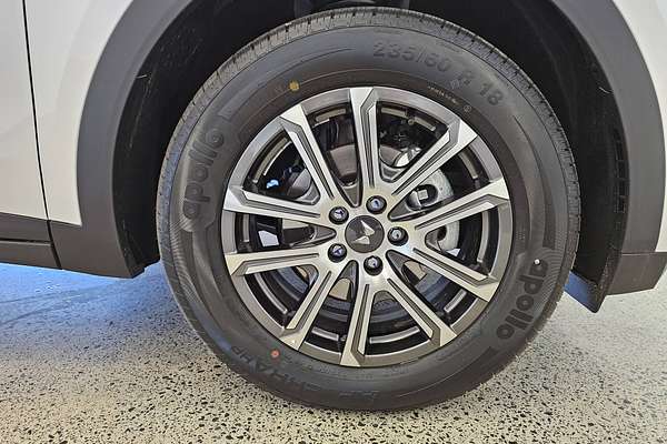2024 Mahindra XUV700 AX7L
