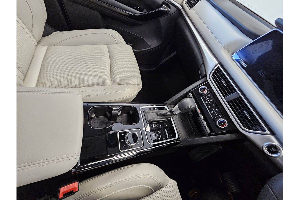 2024 Mahindra XUV700 AX7L
