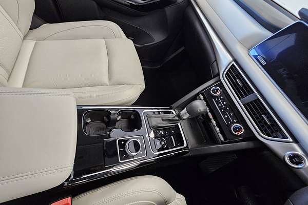 2024 Mahindra XUV700 AX7L