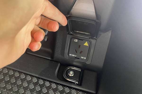 2024 Land Rover Defender 110 D350 X-Dynamic SE L663
