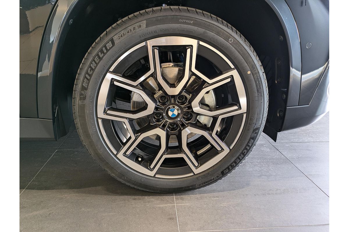 2024 BMW U11