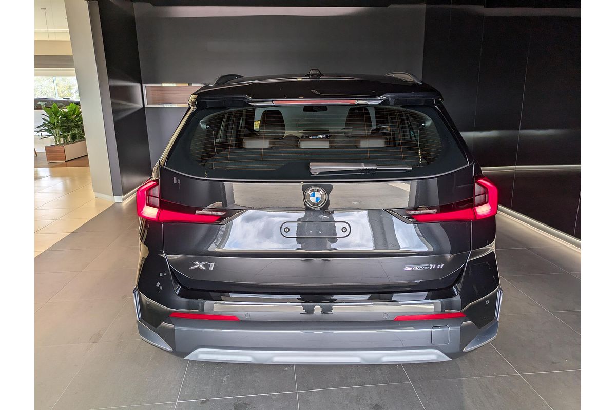 2024 BMW U11