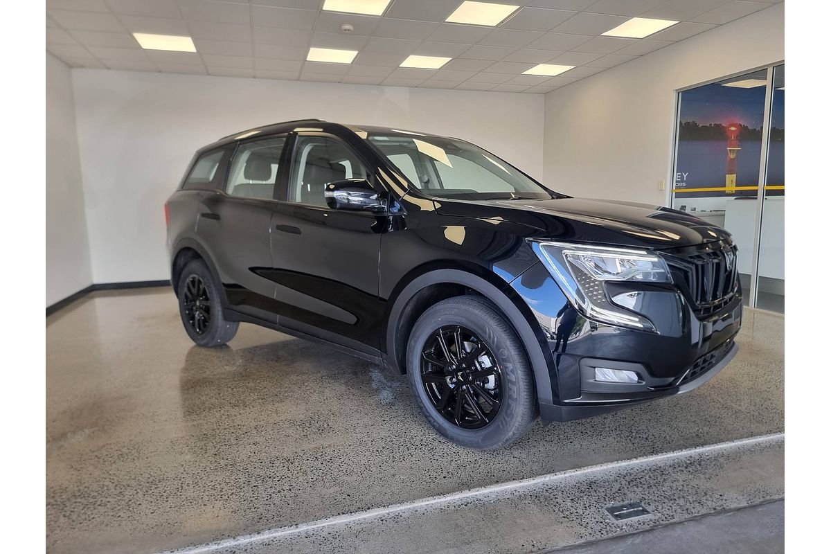 2024 Mahindra XUV700 AX7L