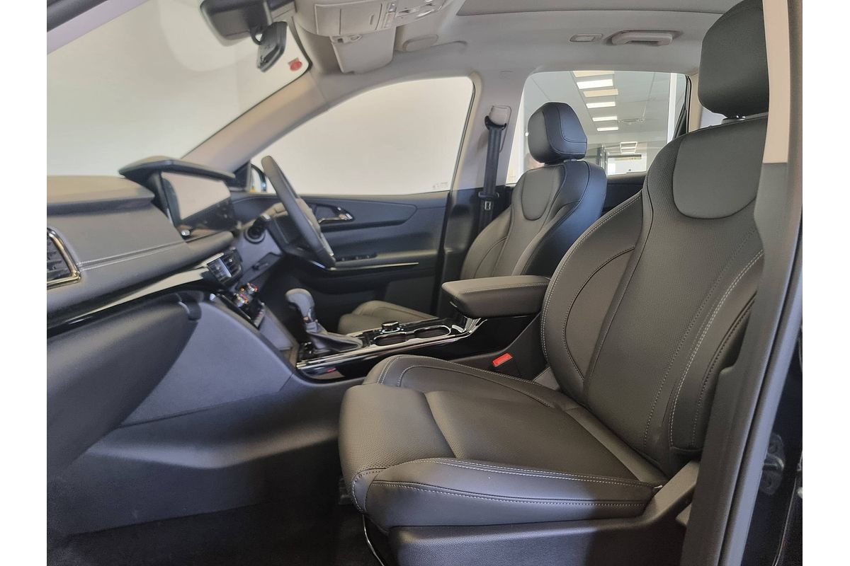 2024 Mahindra XUV700 AX7L