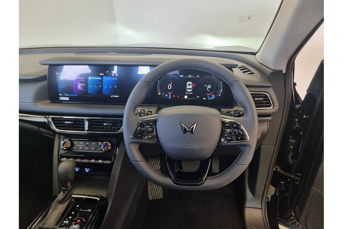 2024 Mahindra XUV700 AX7L