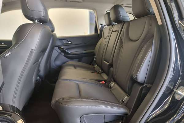 2024 Mahindra XUV700 AX7L