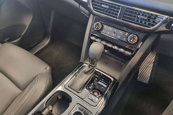 2024 Mahindra XUV700 AX7L