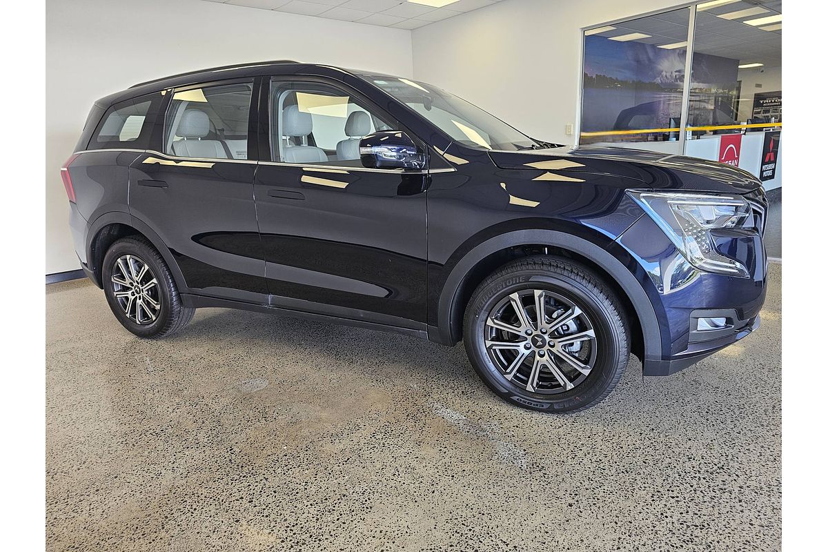 2024 Mahindra XUV700 AX7L