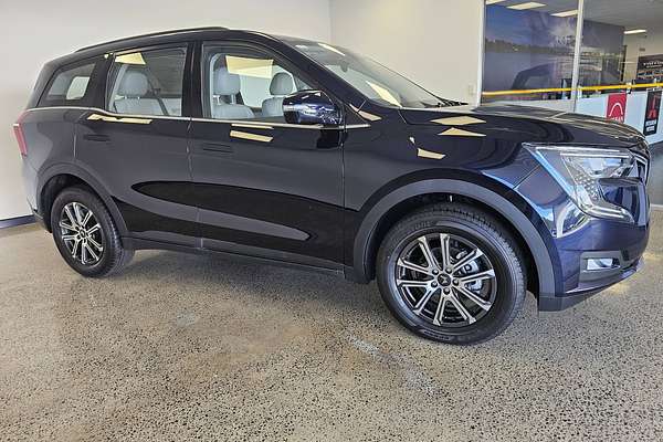2024 Mahindra XUV700 AX7L