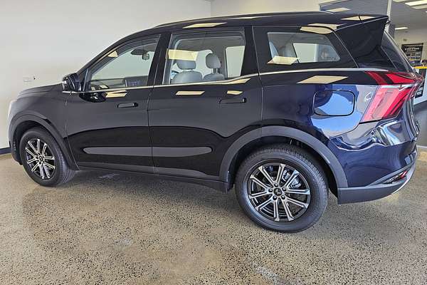 2024 Mahindra XUV700 AX7L