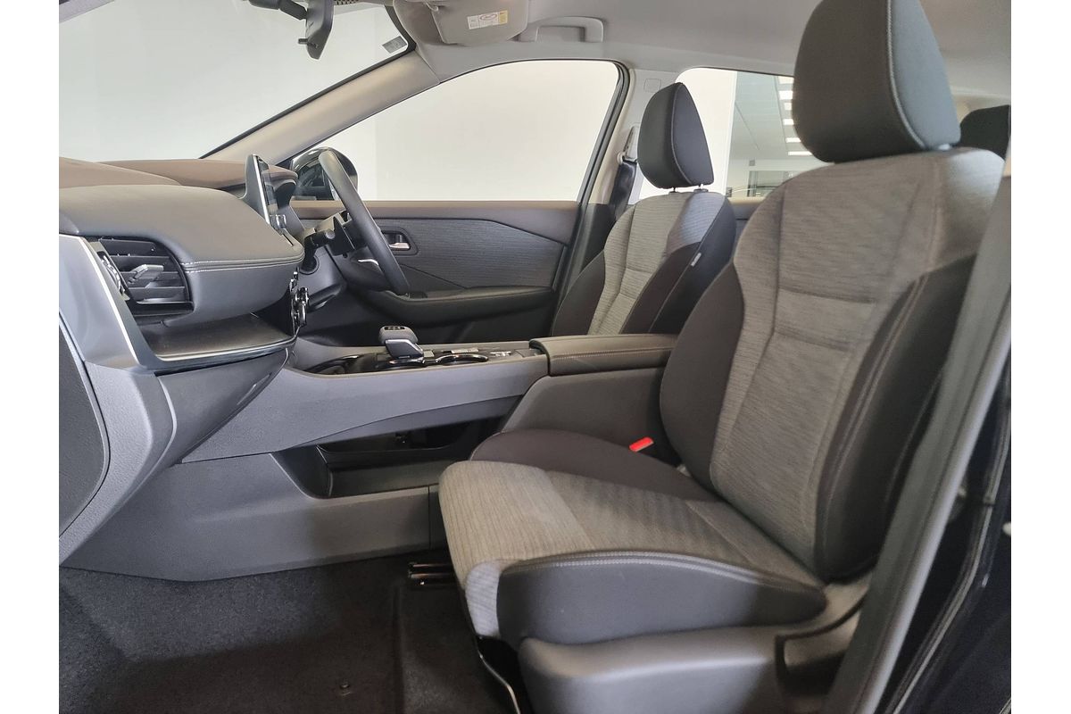 2024 Nissan X-TRAIL ST T33