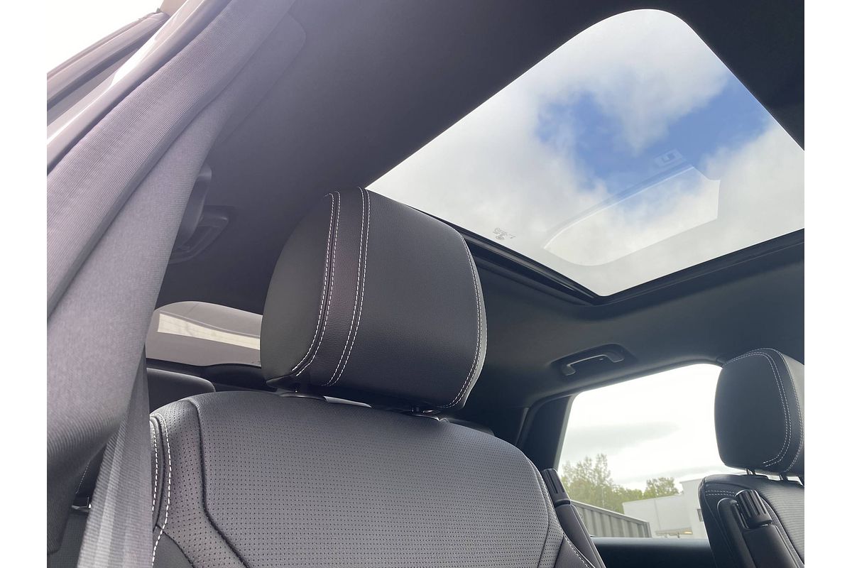 2024 Land Rover Discovery D350 S Series 5