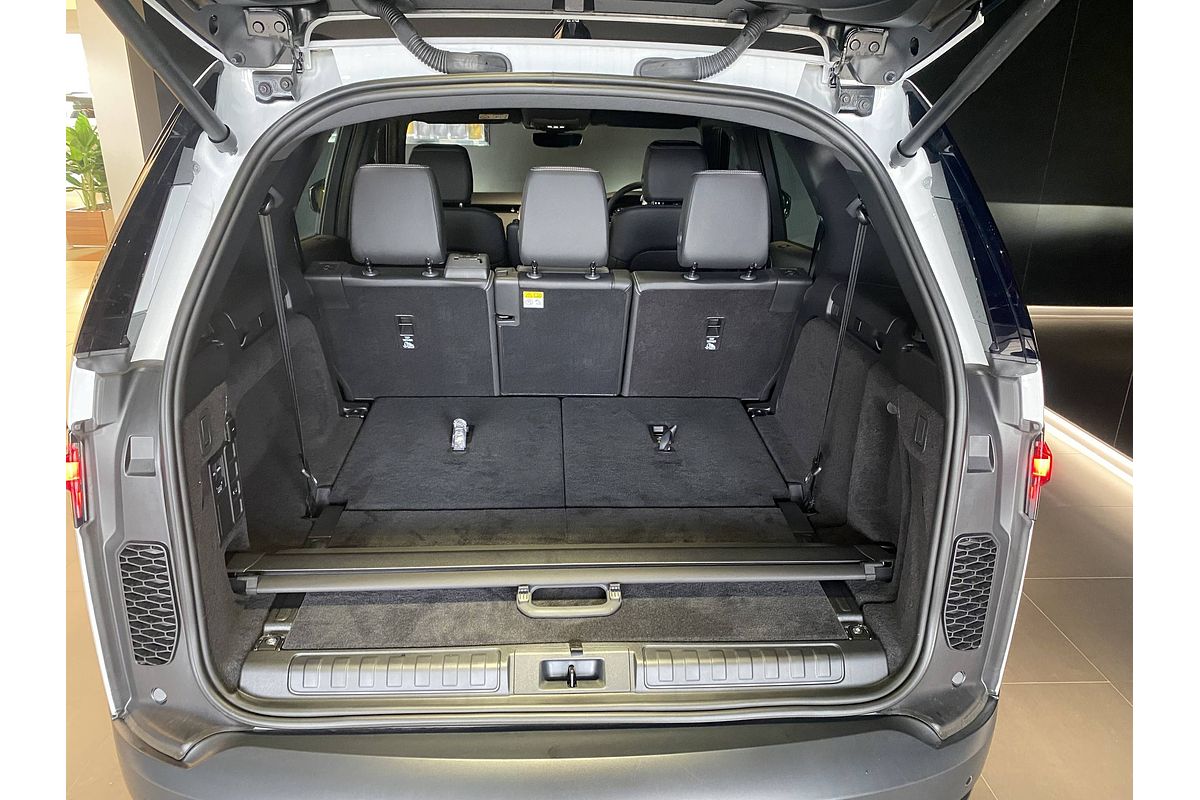 2024 Land Rover Discovery D350 S Series 5