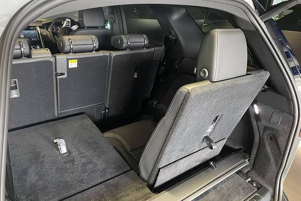 2024 Land Rover Discovery D350 S Series 5