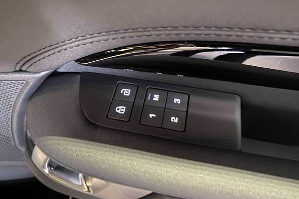 2024 Land Rover Discovery D350 S Series 5
