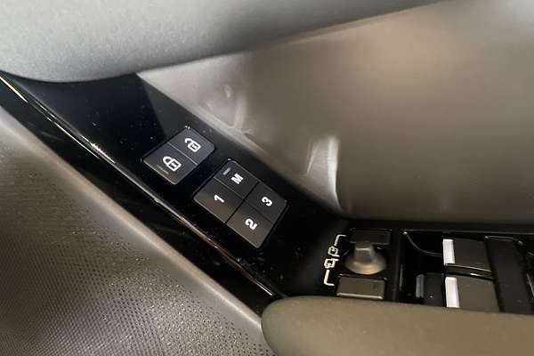 2024 Land Rover Range Rover Velar P250 Dynamic SE L560
