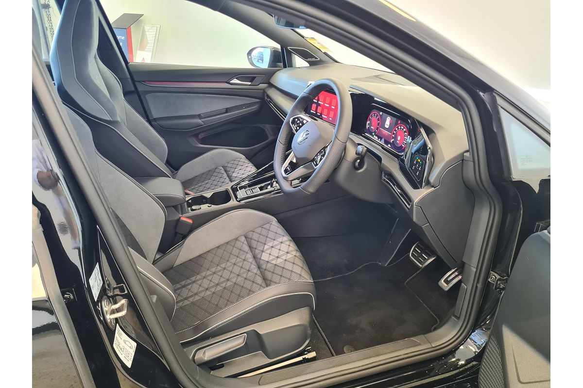 2024 Volkswagen Golf 110TSI R-Line 8