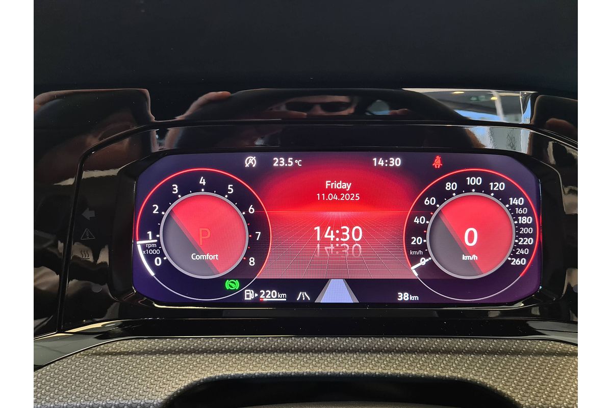 2024 Volkswagen Golf 110TSI R-Line 8