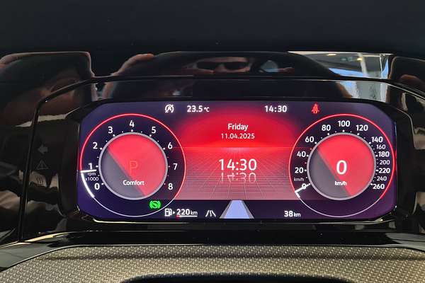 2024 Volkswagen Golf 110TSI R-Line 8