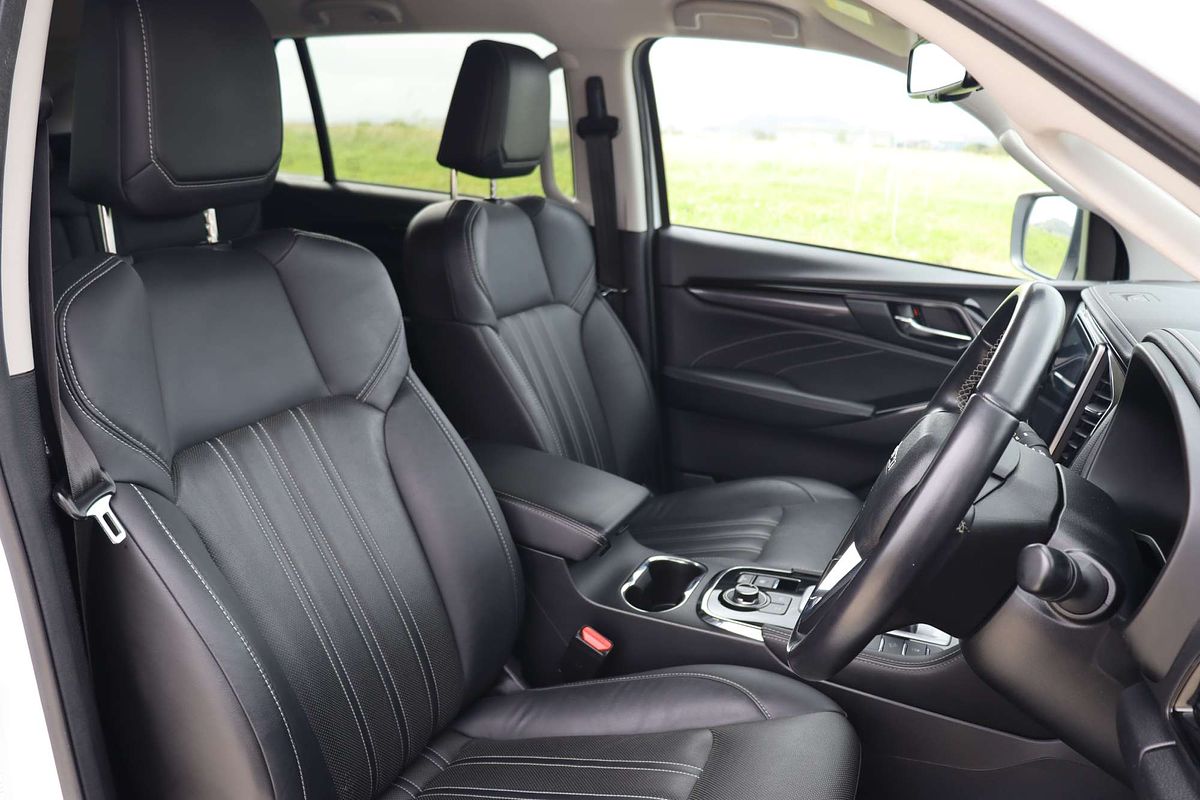 2022 Isuzu MU-X LS-T
