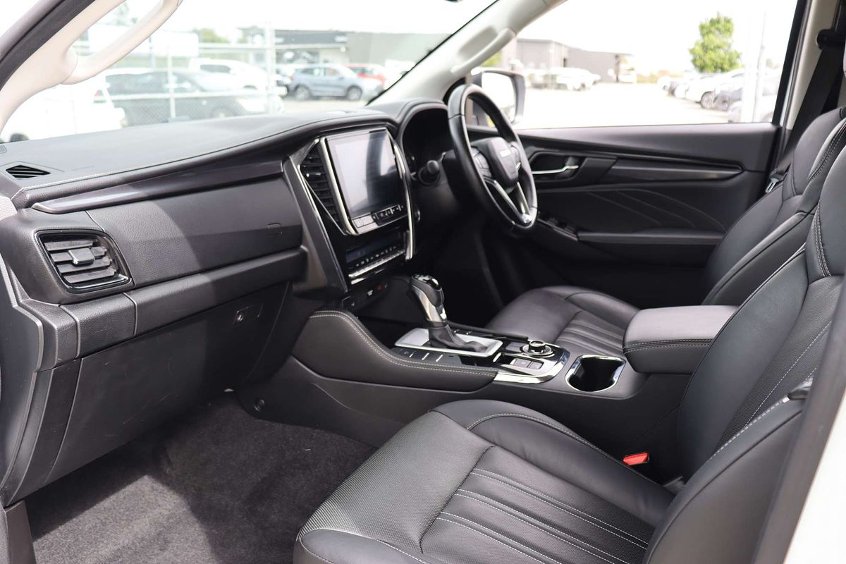2022 Isuzu MU-X LS-T