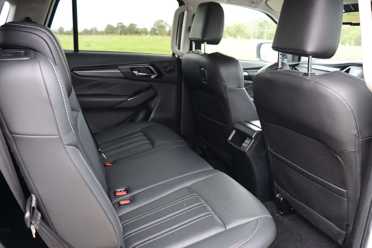 2022 Isuzu MU-X LS-T