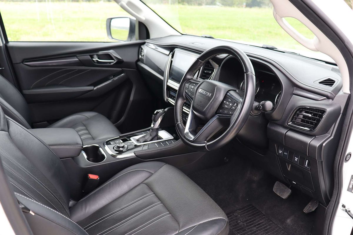 2022 Isuzu MU-X LS-T