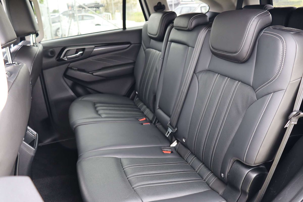 2022 Isuzu MU-X LS-T