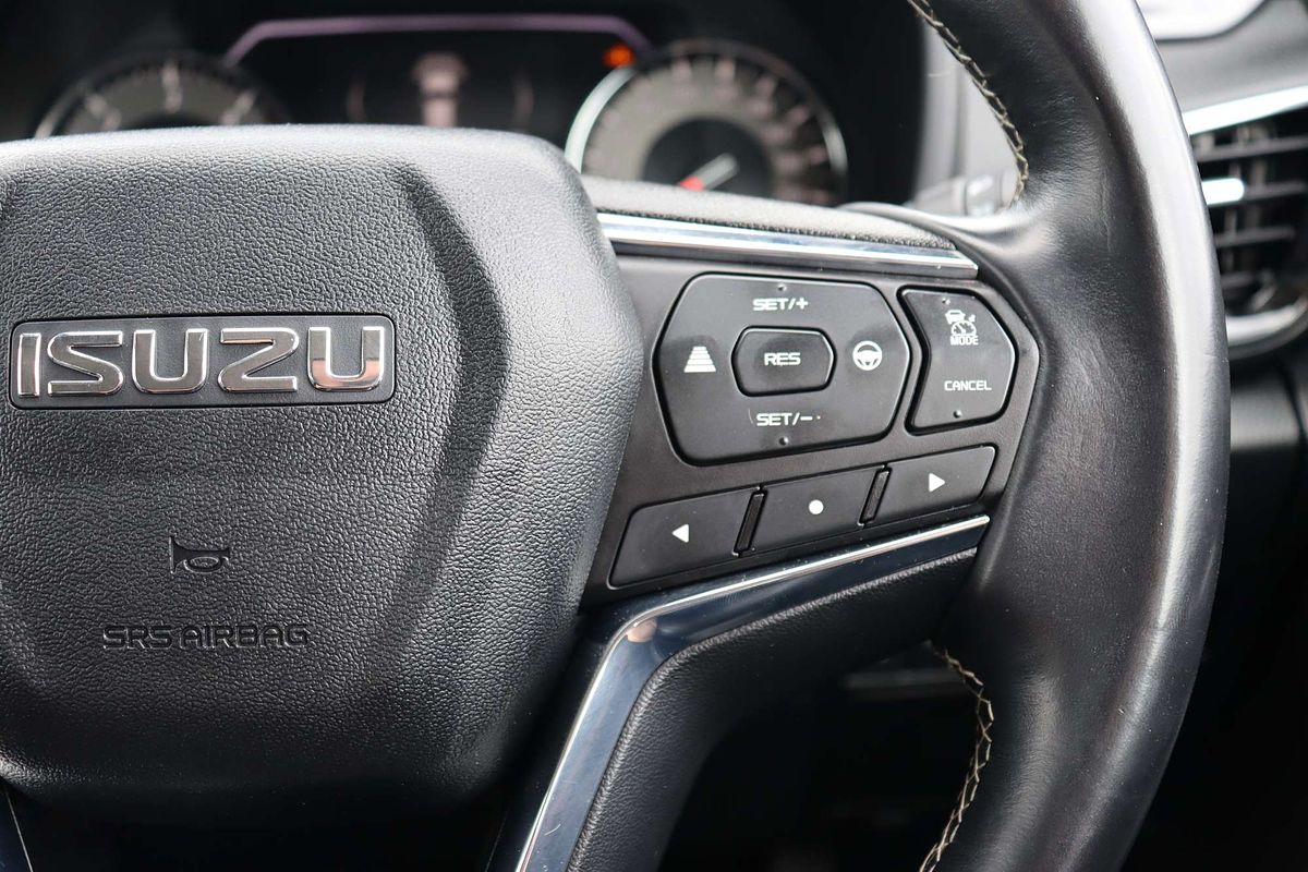 2022 Isuzu MU-X LS-T