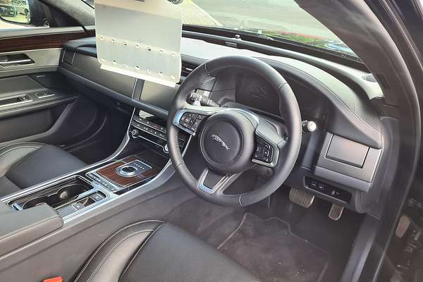 2020 Jaguar XF 25t Chequered Flag X260