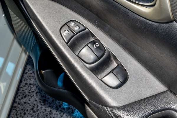 2012 Nissan Pulsar Ti B17