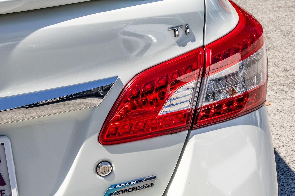 2012 Nissan Pulsar Ti B17