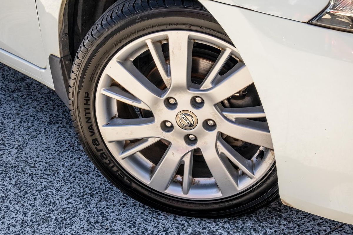 2012 Nissan Pulsar Ti B17