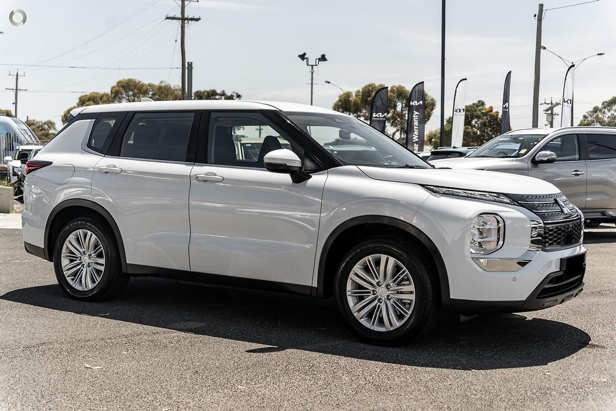 2023 Mitsubishi Outlander ES ZM
