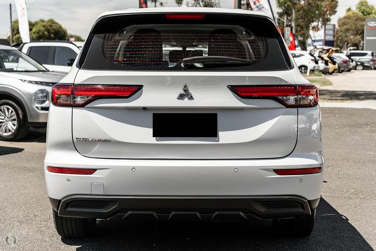 2023 Mitsubishi Outlander ES ZM