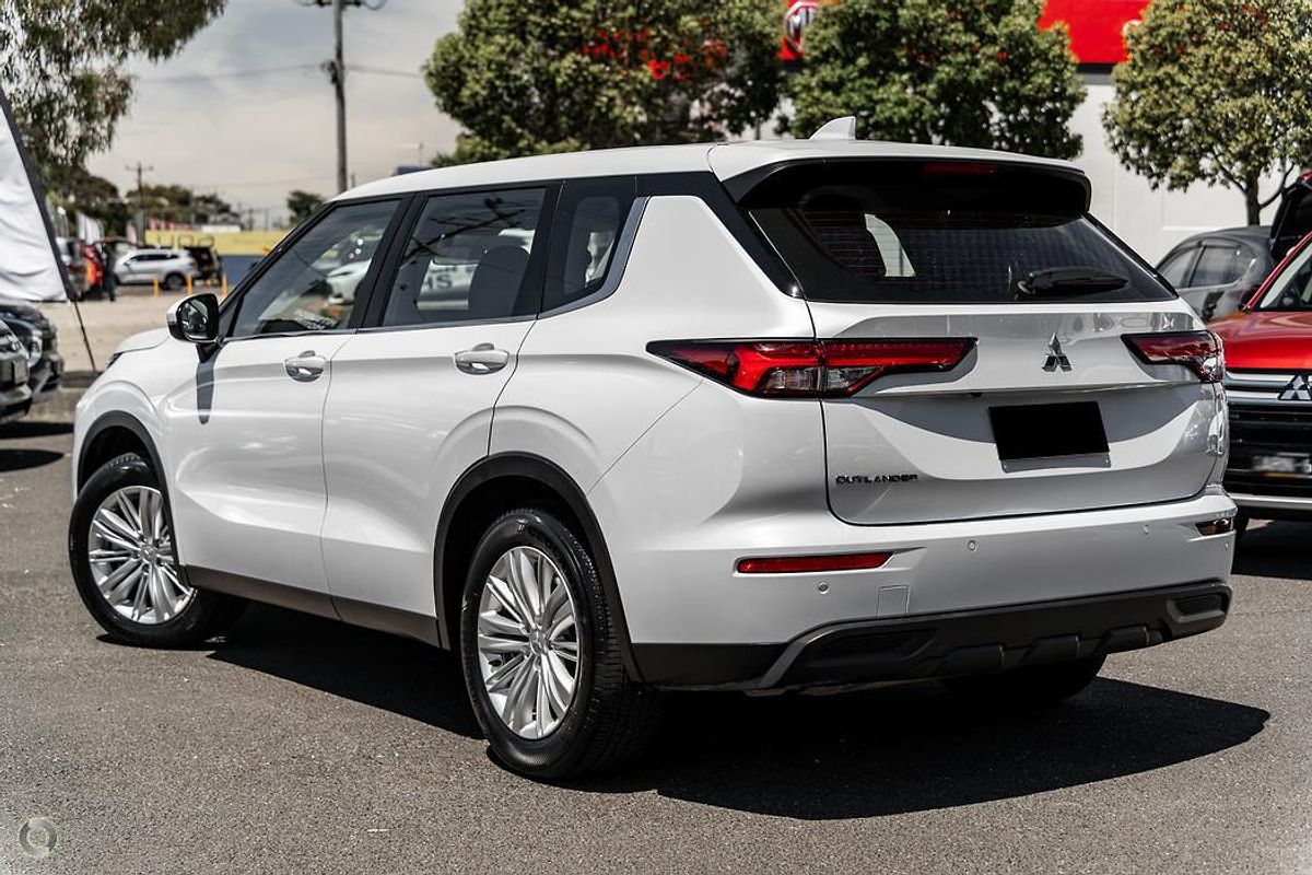 2023 Mitsubishi Outlander ES ZM
