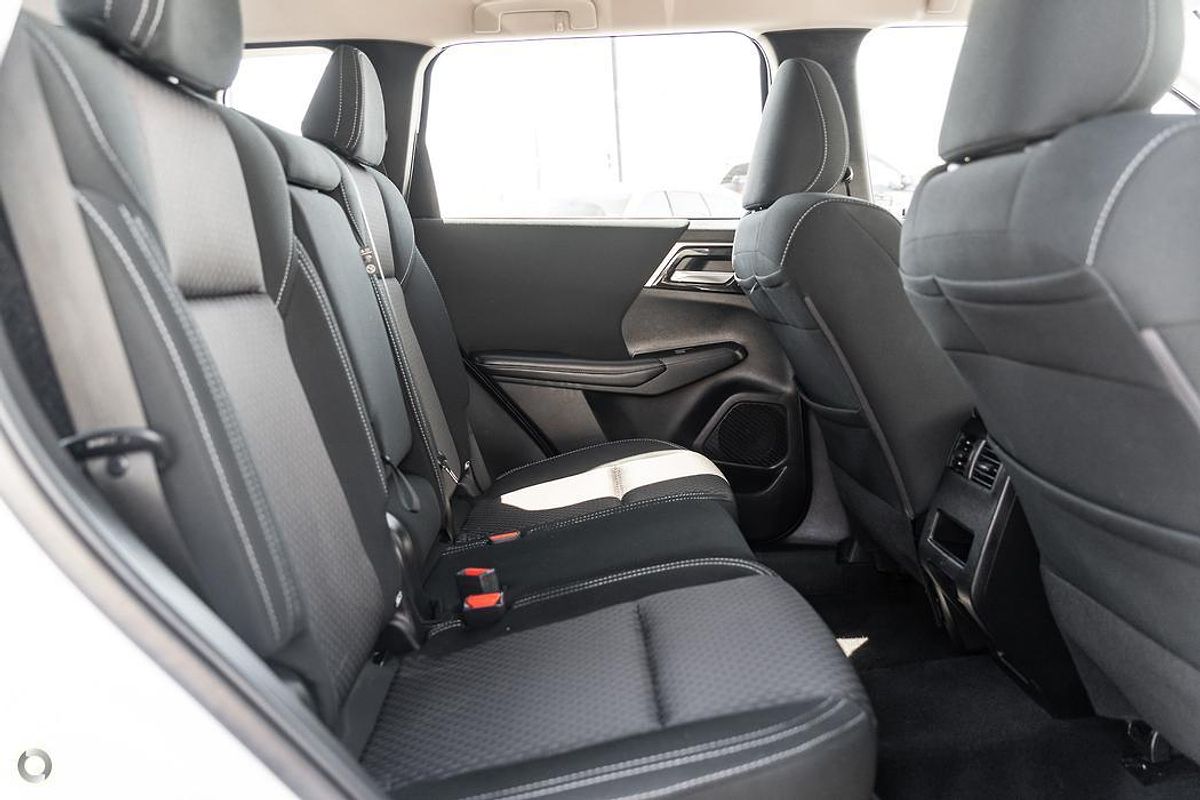 2023 Mitsubishi Outlander ES ZM