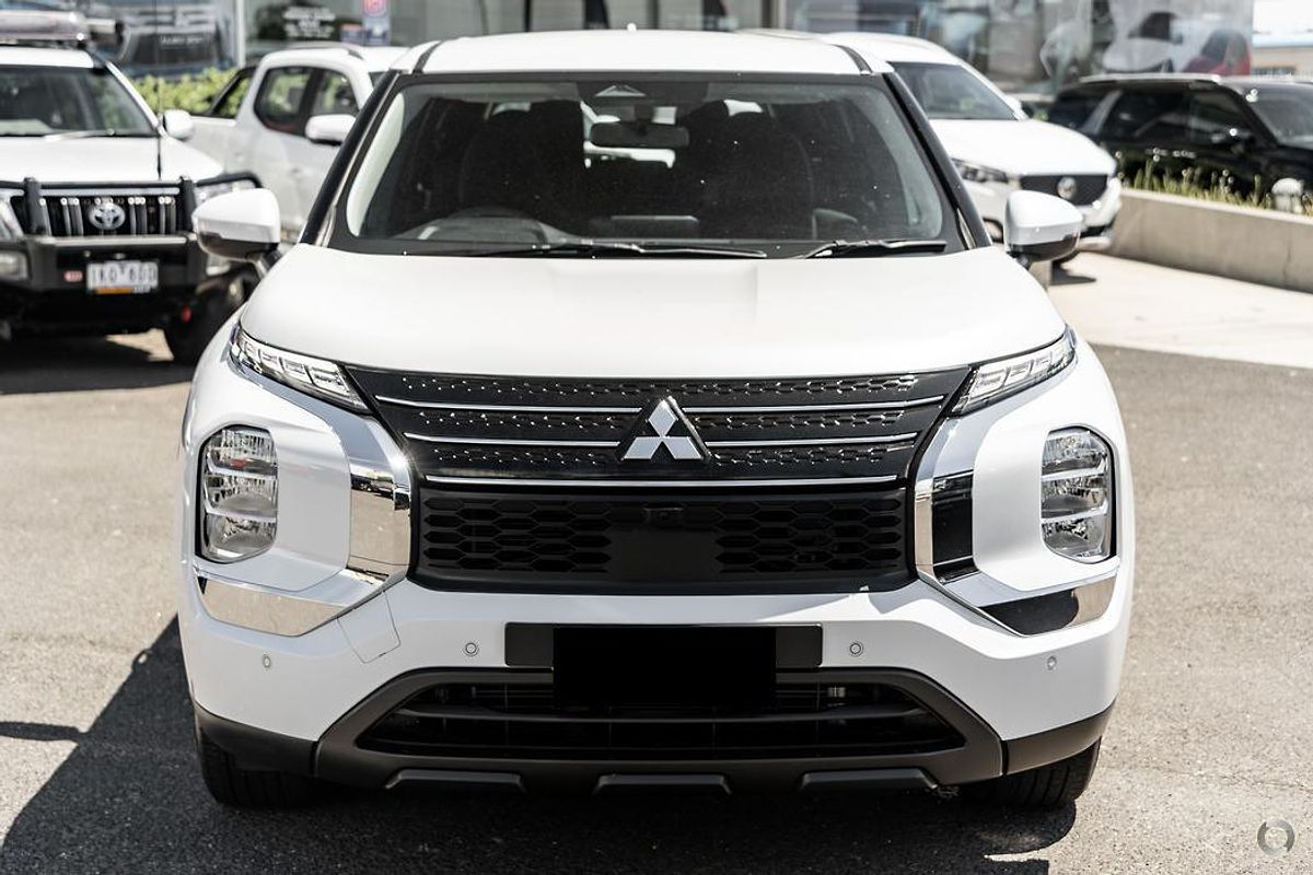 2023 Mitsubishi Outlander ES ZM
