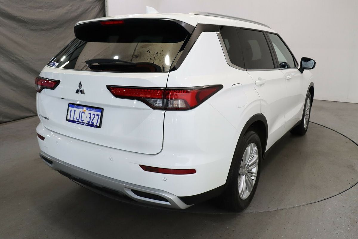 2024 Mitsubishi Outlander LS ZM