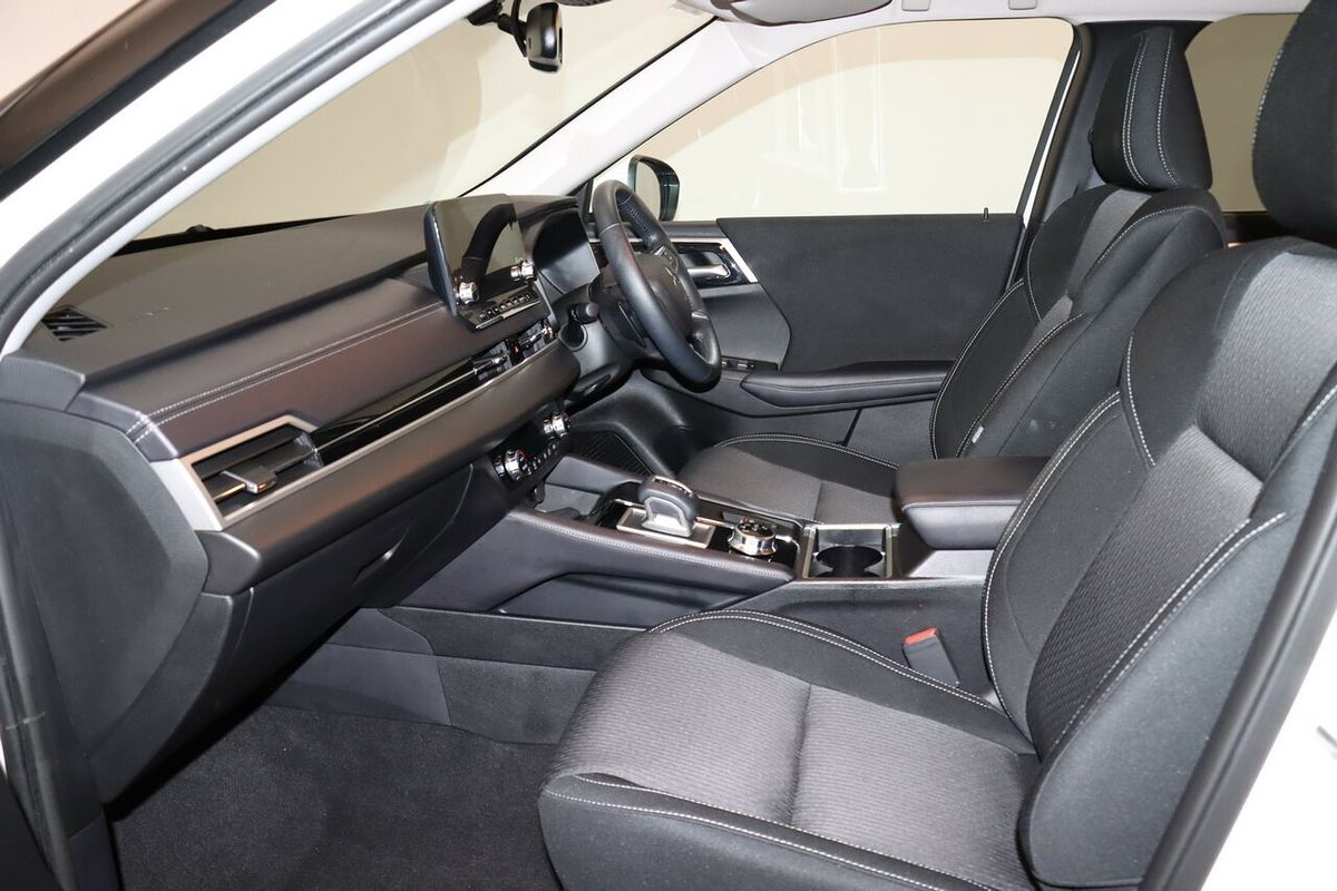 2024 Mitsubishi Outlander LS ZM