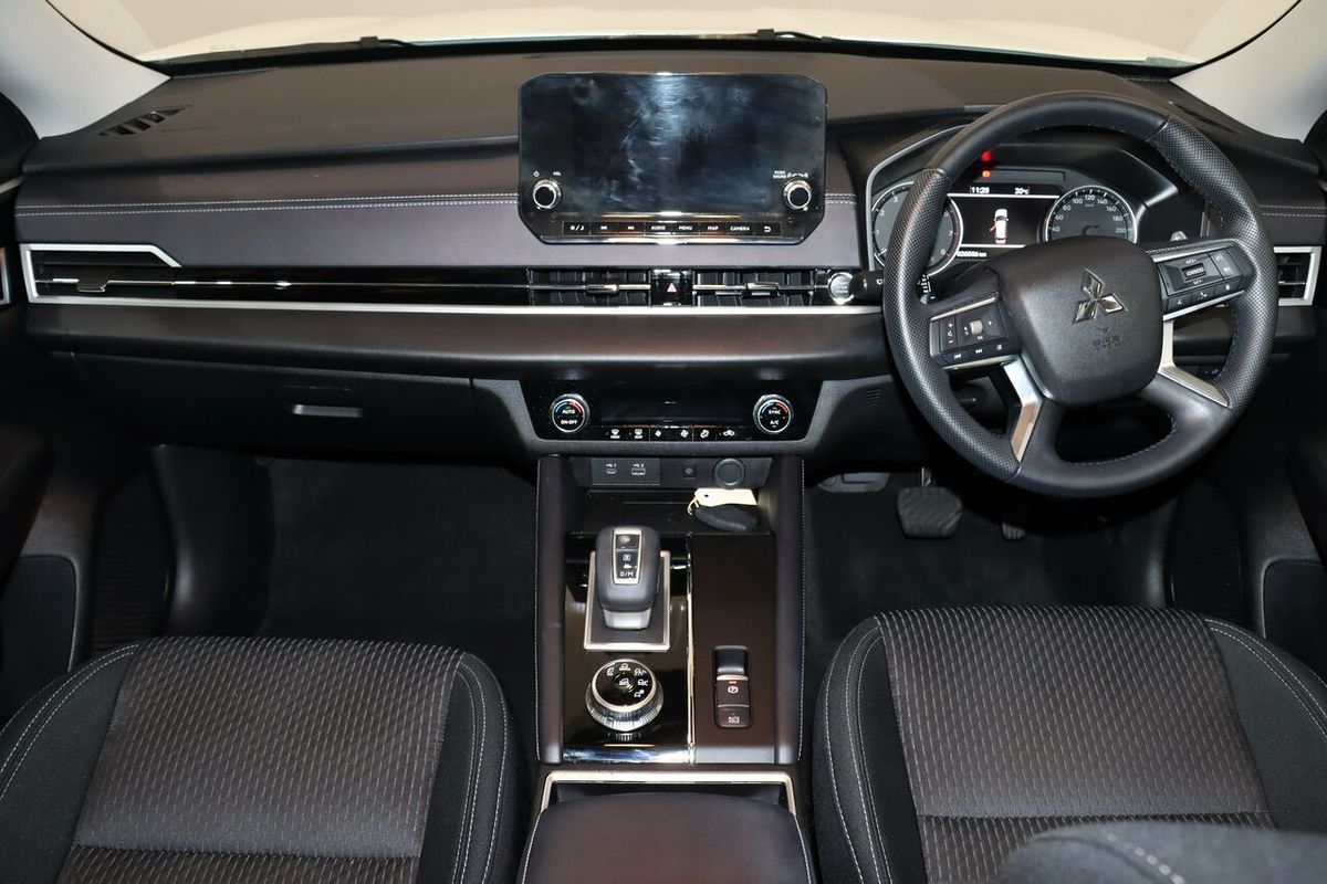 2024 Mitsubishi Outlander LS ZM
