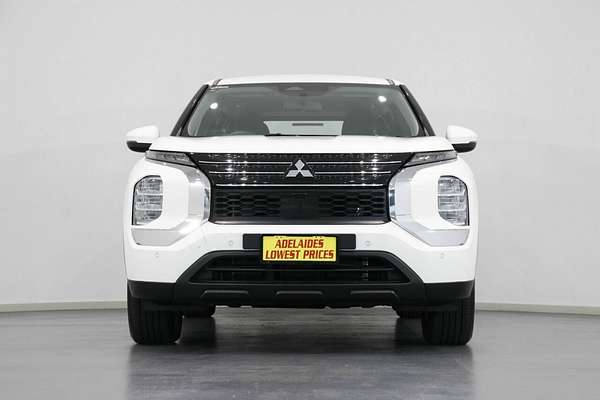 2023 Mitsubishi Outlander ES ZM