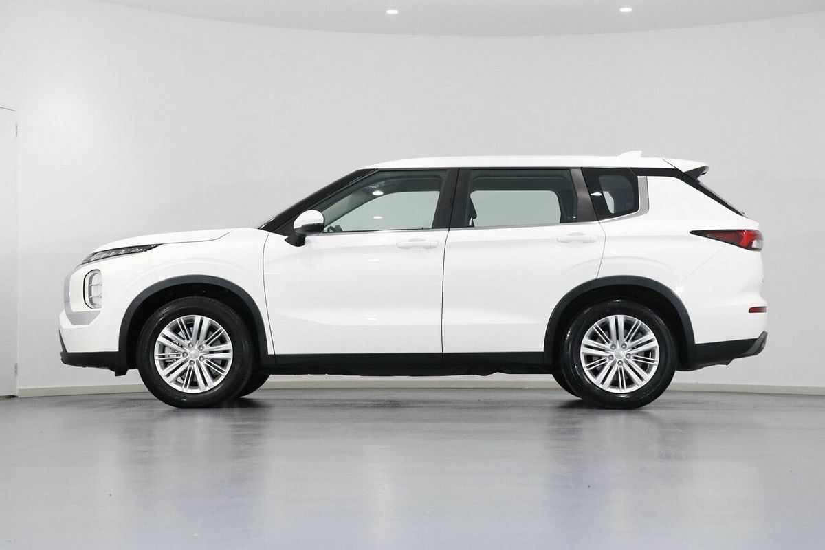 2023 Mitsubishi Outlander ES ZM