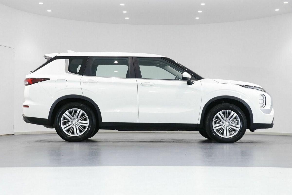 2023 Mitsubishi Outlander ES ZM
