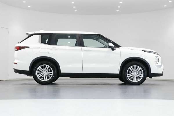 2023 Mitsubishi Outlander ES ZM