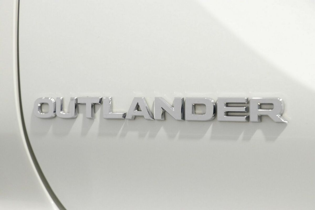 2023 Mitsubishi Outlander ES ZM