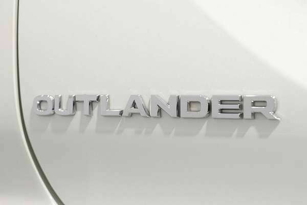 2023 Mitsubishi Outlander ES ZM