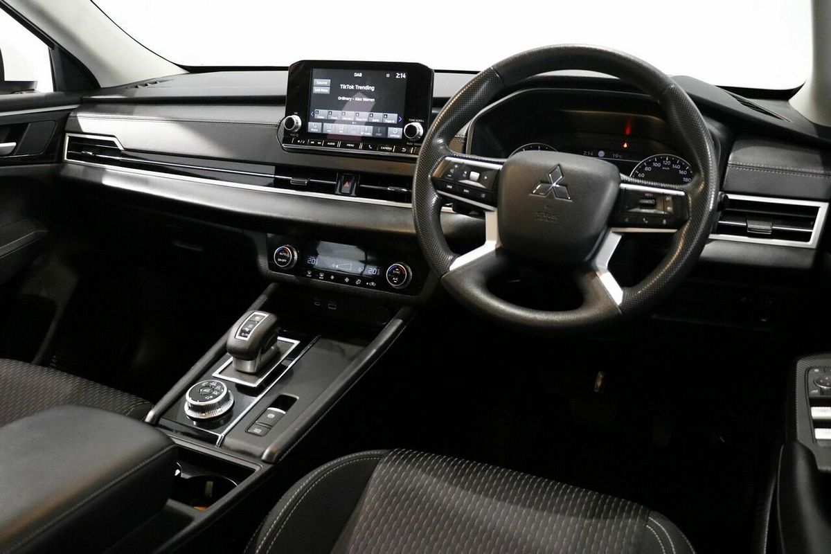 2023 Mitsubishi Outlander ES ZM
